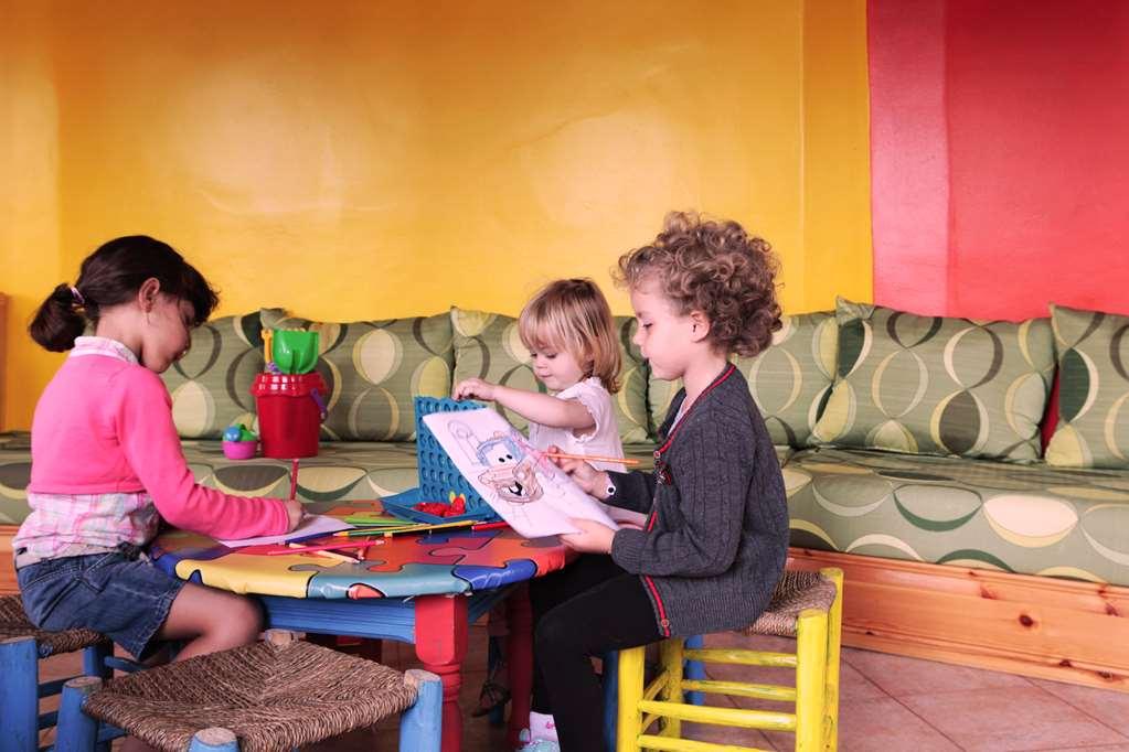 Kenzi Europa Hotel Agadir Facilități foto Children at a nursery school