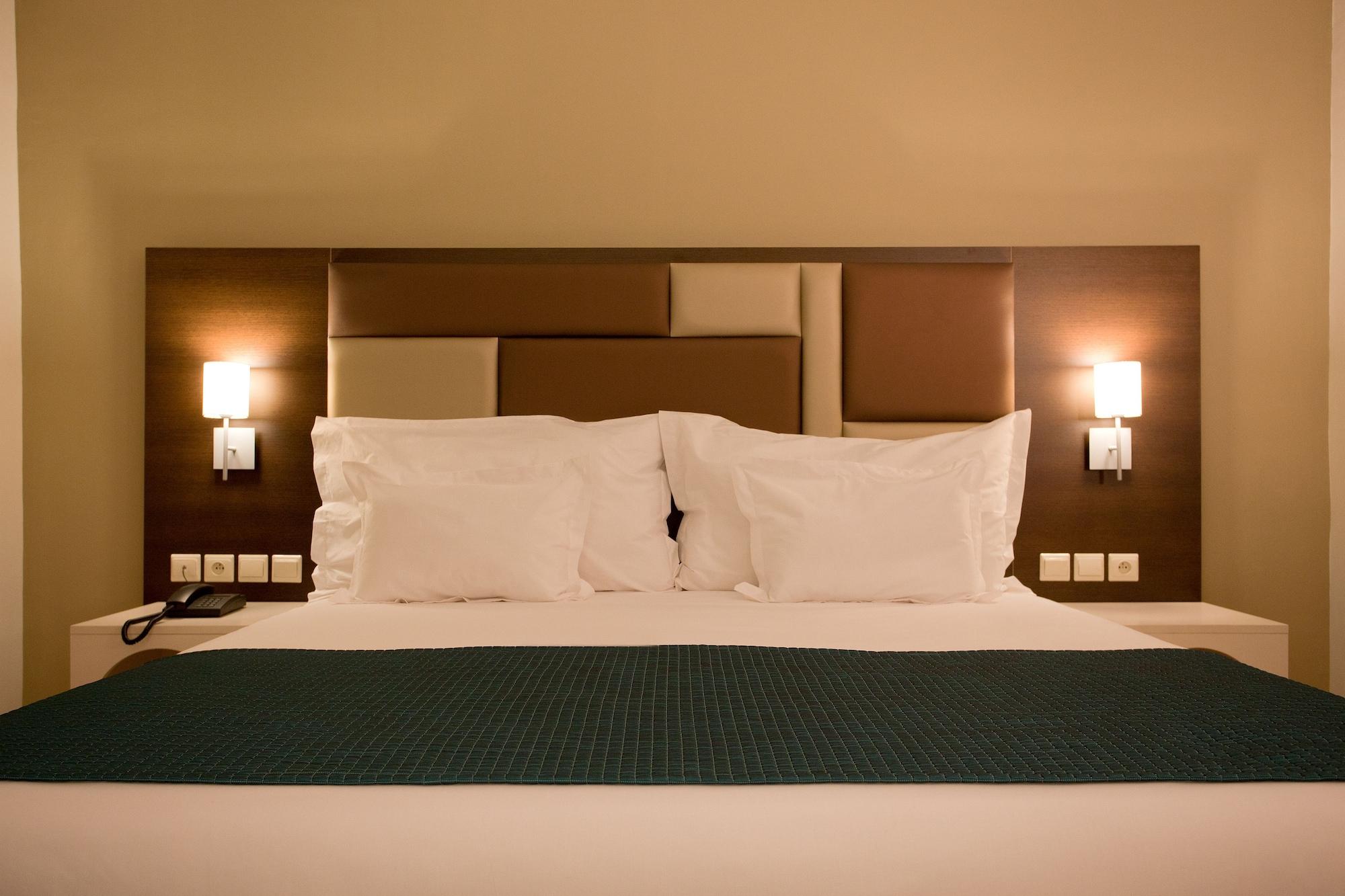 Kenzi Europa Hotel Agadir Exterior foto A bed with a headboard