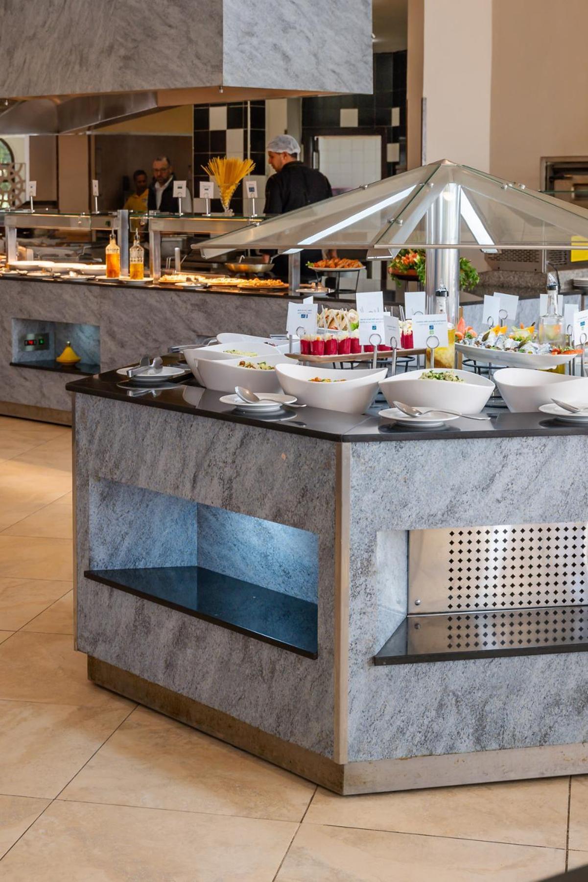 Kenzi Europa Hotel Agadir Exterior foto A salad bar