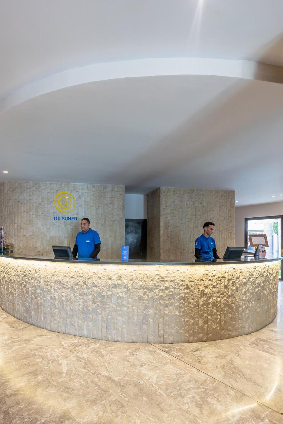 Kenzi Europa Hotel Agadir Exterior foto Reception desk at the airport