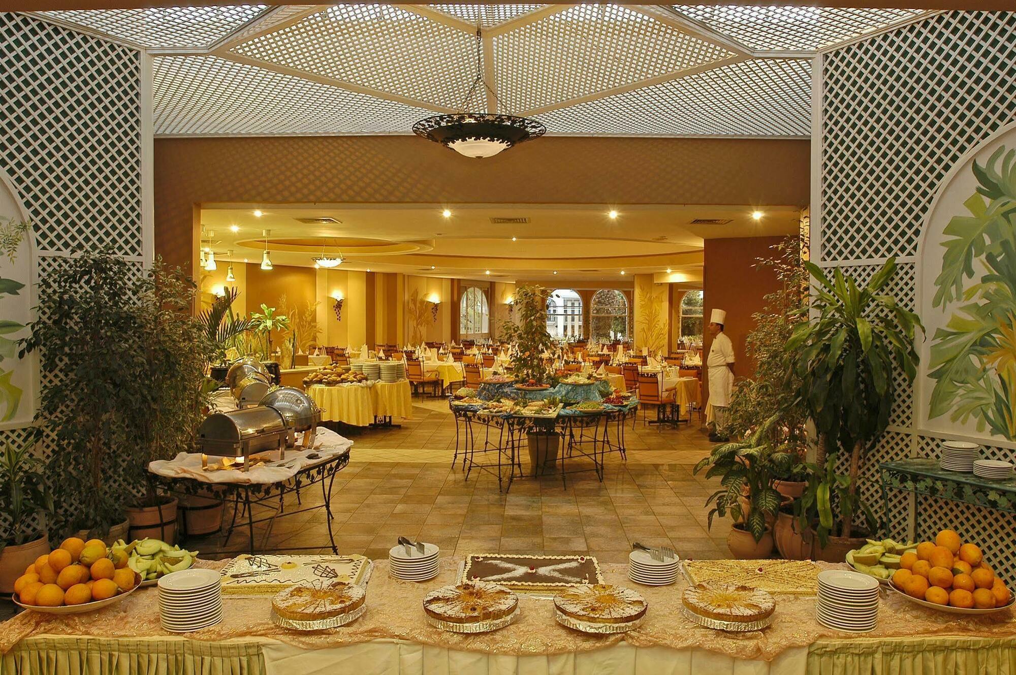 Kenzi Europa Hotel Agadir Exterior foto The restaurant at the hotel