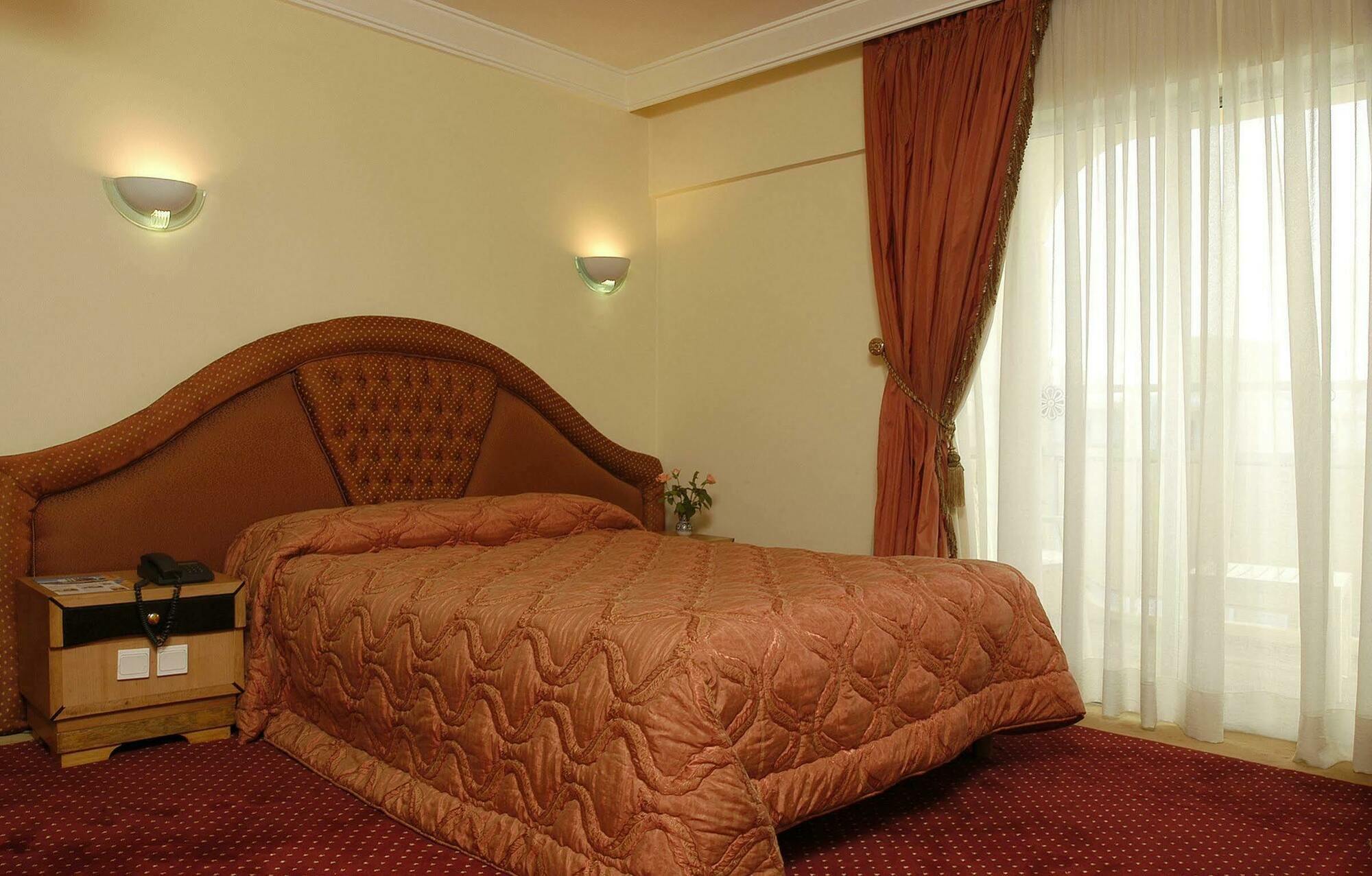 Kenzi Europa Hotel Agadir Exterior foto A bedroom at the hotel